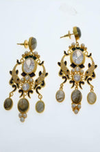 Load image into Gallery viewer, Beulah Earrings
